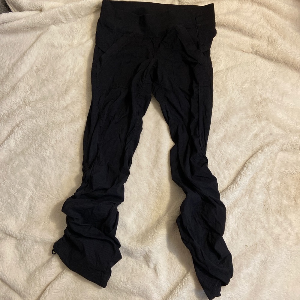 black lululemon pants